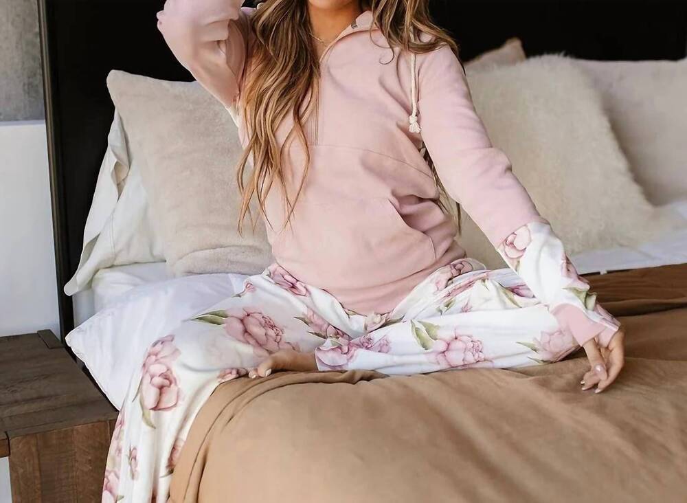 NEW AMPERSAND AVE half zip sweatshirt in happily ever after